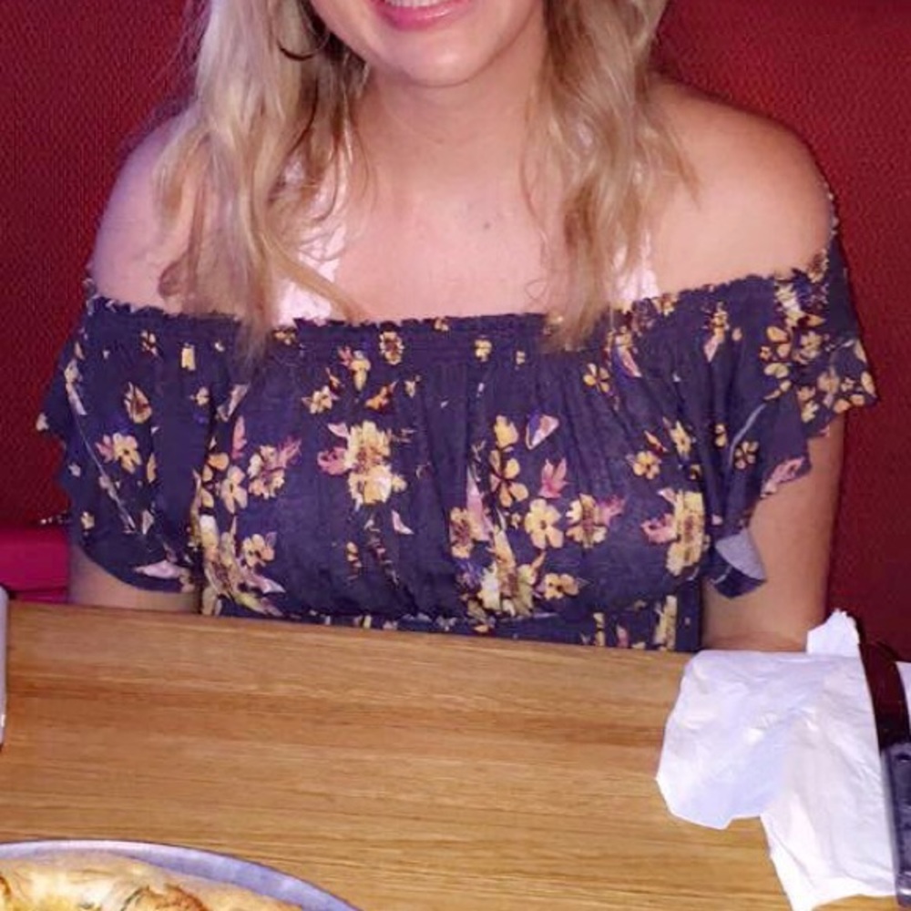 Floral top - Picture 2 of 2
